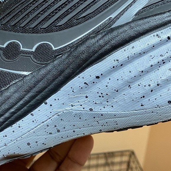 Saucony Hurricane 24 Men’s Running Sneakers Black Shadow Size 9.5 S20933-101 - Picture 15 of 16